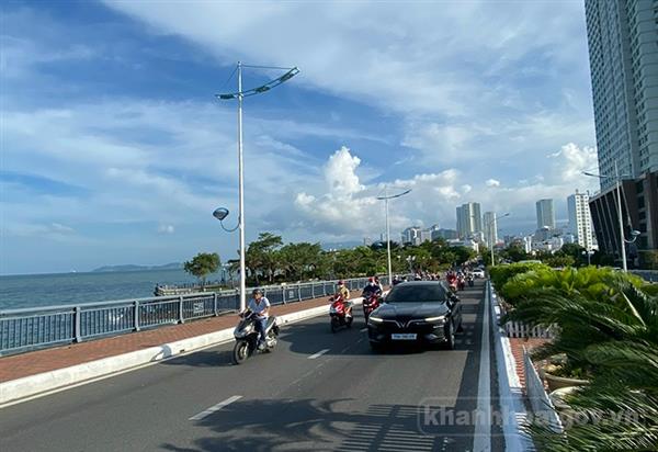 Phân luồng giao thông đáp ứng nhu cầu đi lại của nhân dân. Phân luồng giao thông đáp ứng nhu cầu đi lại của nhân dân.